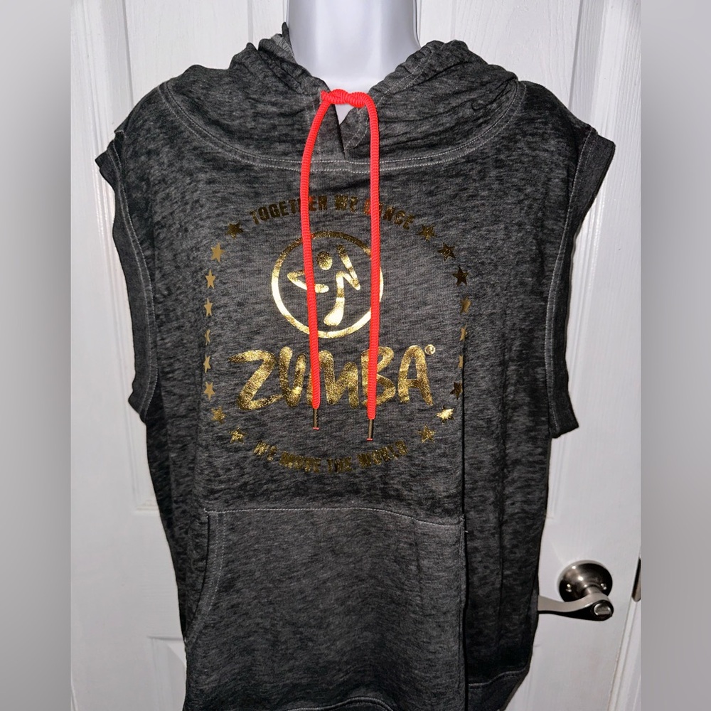 ZUMBA Fitness Wear Women’s Gray Hoodie with Split back & Graphic Design Sz XL